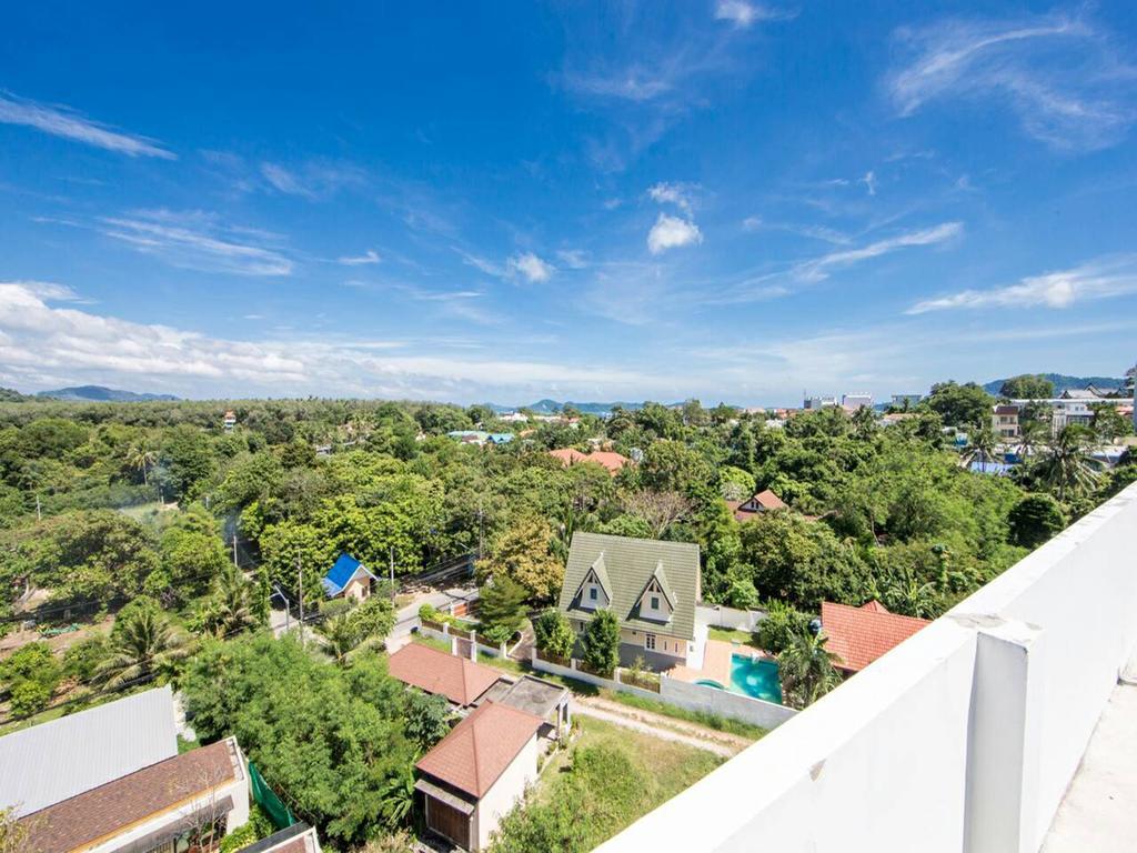 Grand Nai Harn Suites Rawai Bagian luar foto