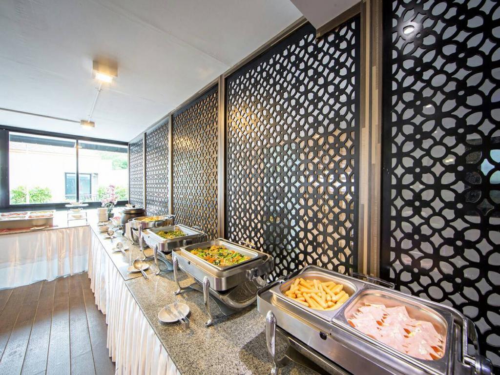 Grand Nai Harn Suites Rawai Bagian luar foto
