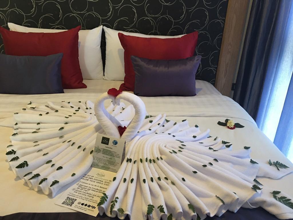 Grand Nai Harn Suites Rawai Bagian luar foto