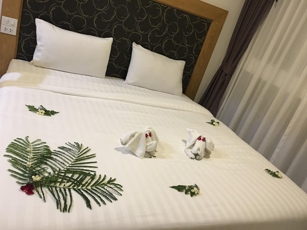 Grand Nai Harn Suites Rawai Bagian luar foto