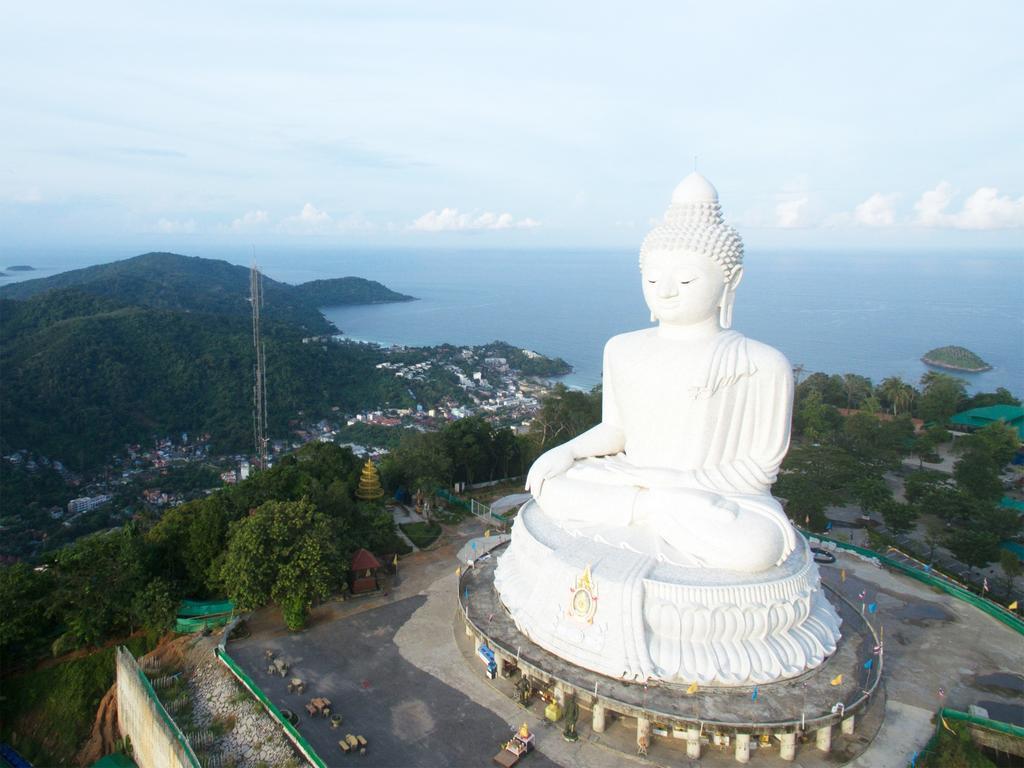 Grand Nai Harn Suites Rawai Bagian luar foto