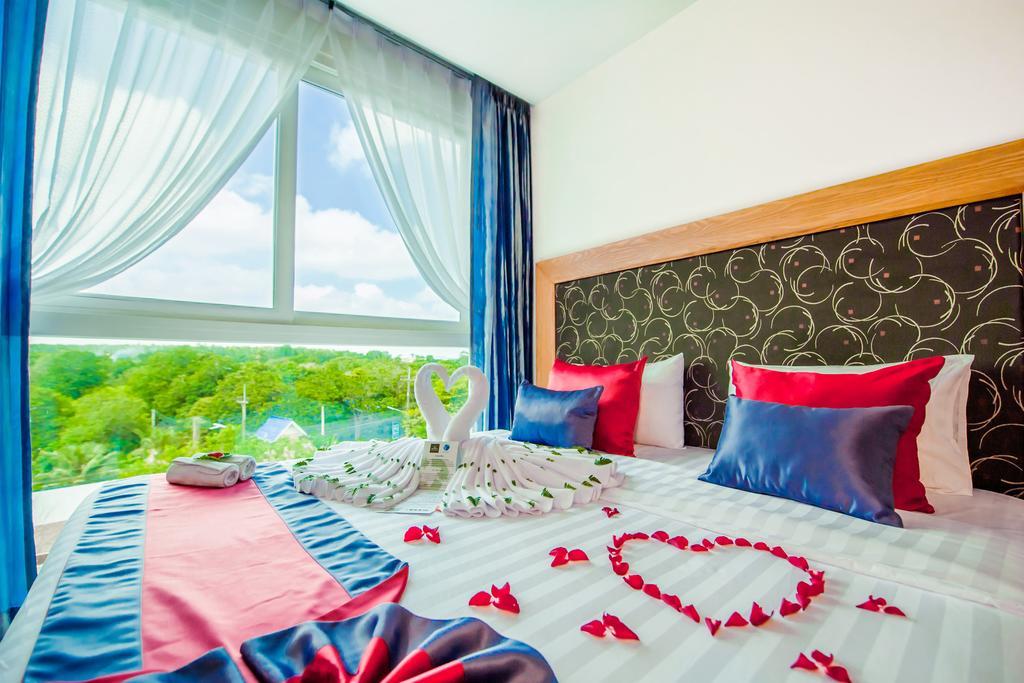 Grand Nai Harn Suites Rawai Bagian luar foto