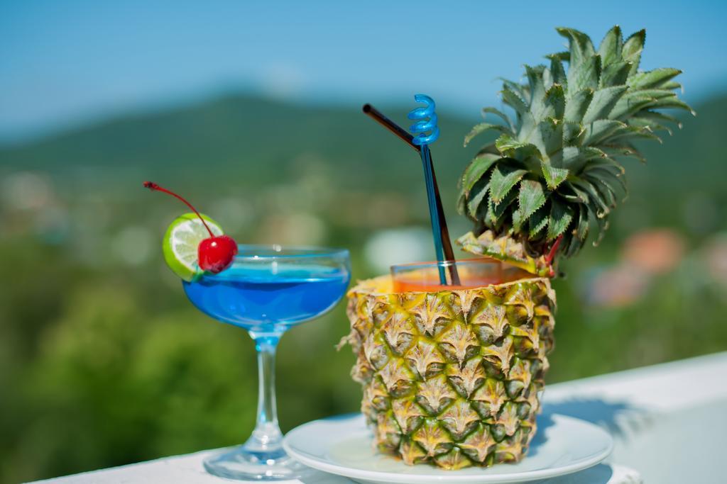 Grand Nai Harn Suites Rawai Bagian luar foto