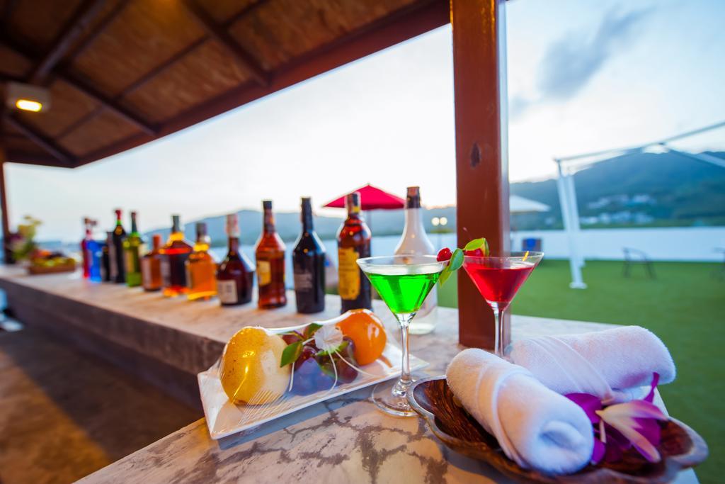 Grand Nai Harn Suites Rawai Bagian luar foto