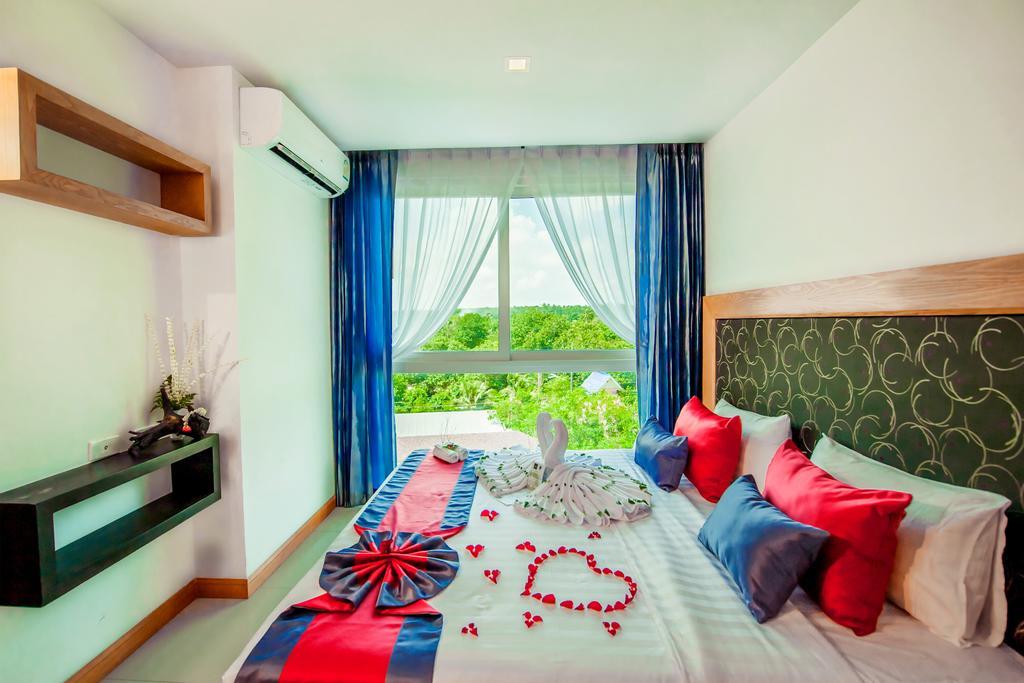 Grand Nai Harn Suites Rawai Bagian luar foto
